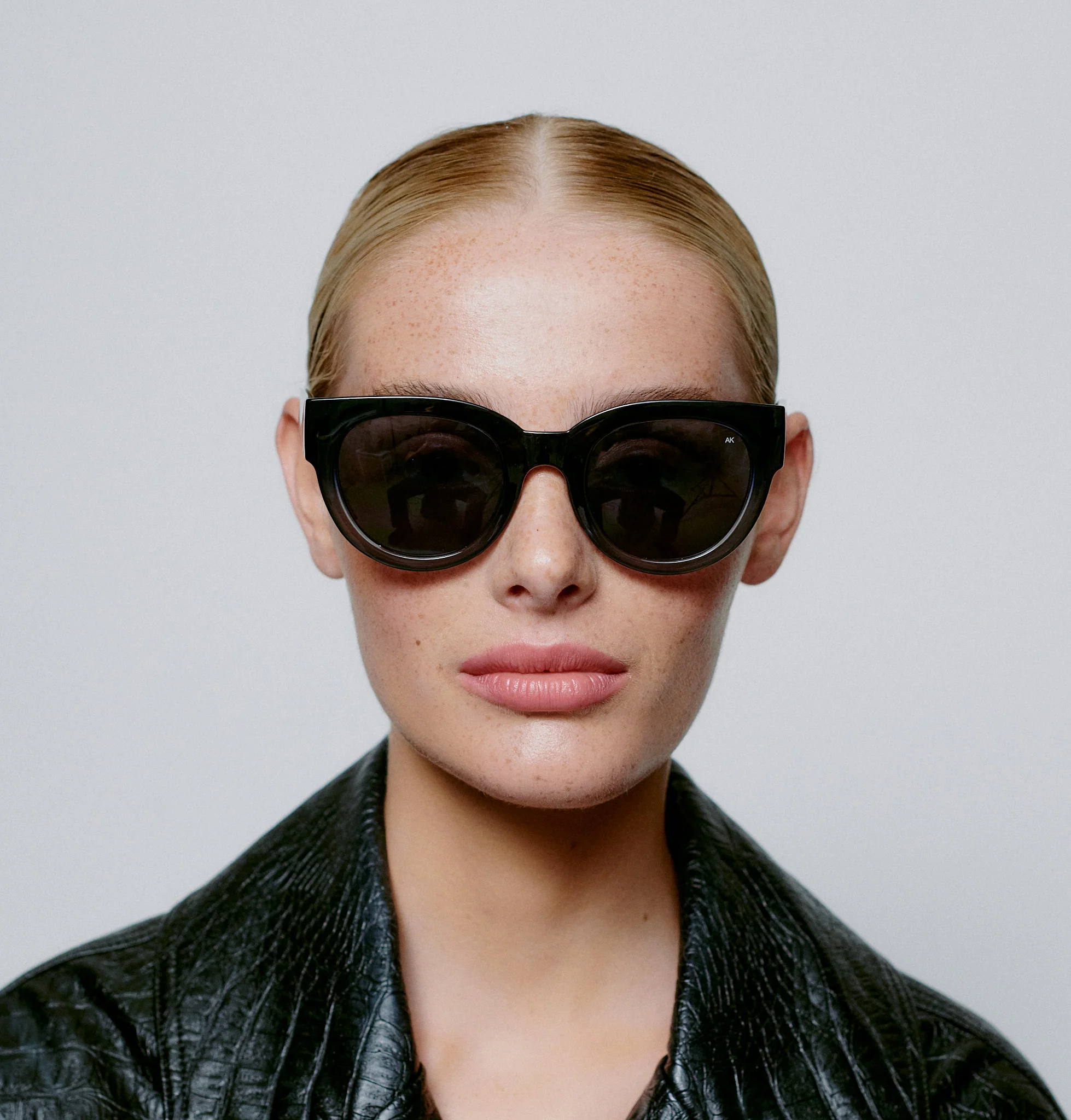 Lilly - Black - Image 4