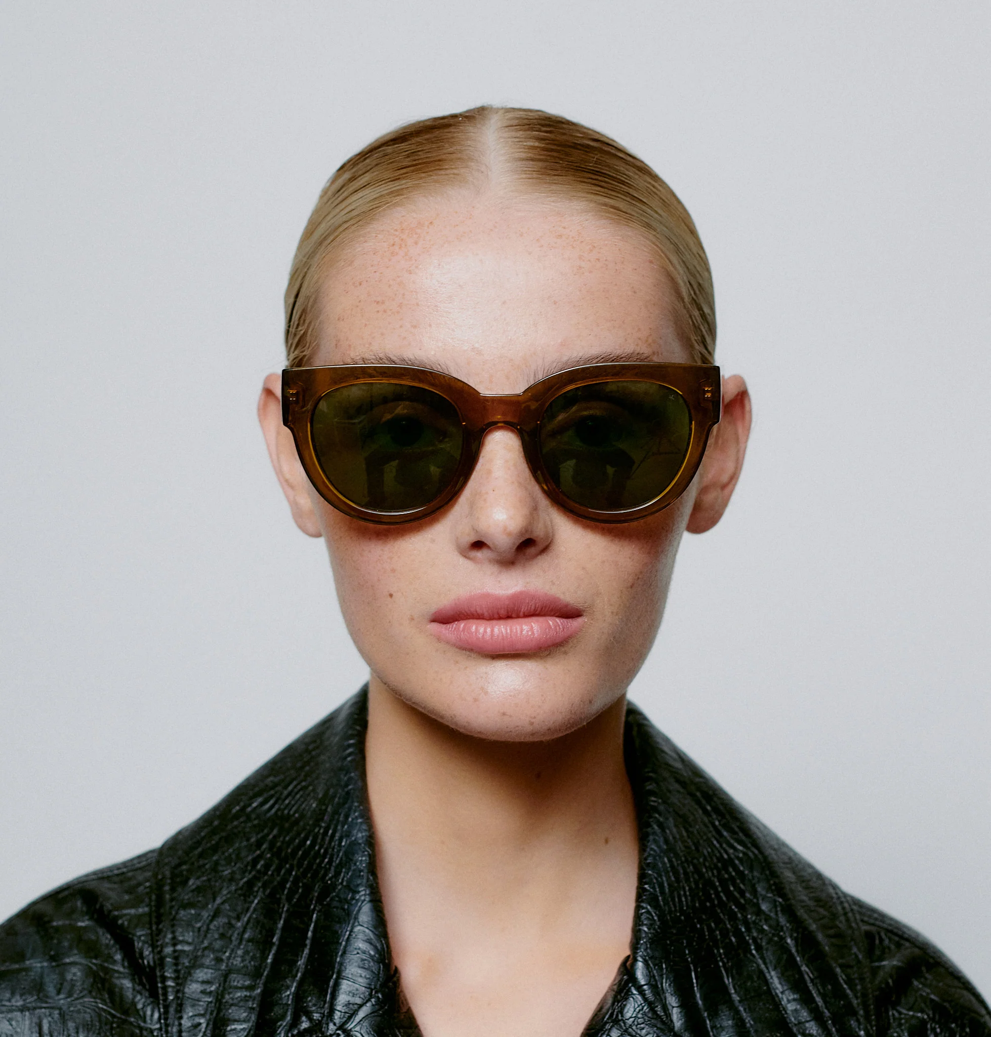 Lilly - Smoke Transparent - Image 7